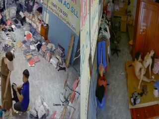 Clip: Hack camera vợ chồng chủ shop quần áo Vinh – Phần 1