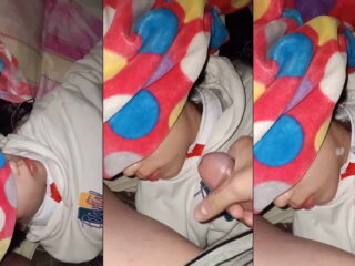 Clip: Lén vào phòng em gái lúc đang ngủ vừa xuất tinh thì em tỉnh dậy làm anh rút vội